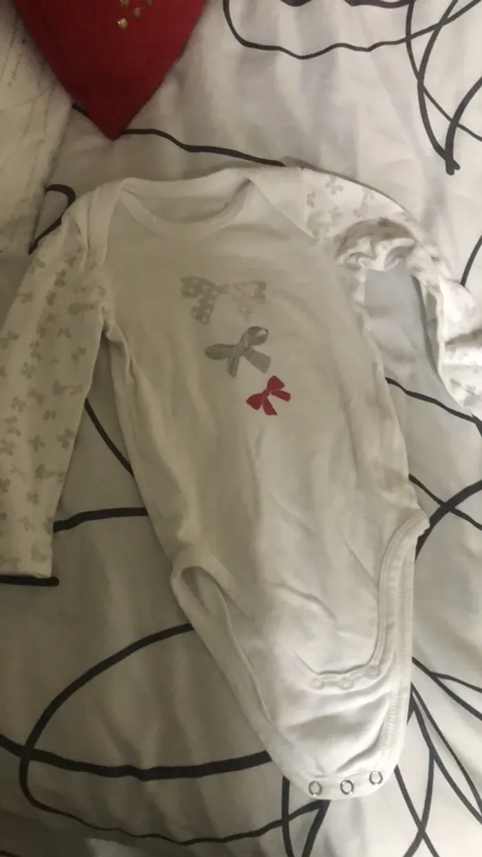 8 bodies - photo numéro 3