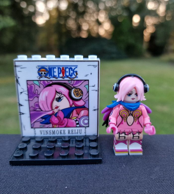 Minifigure Manga One Piece n2 Vinsmoke Reiju avec support n1.3 - photo numéro 2