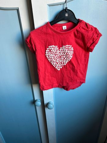 Tee shirt manches courtes , rouge ,6 mois