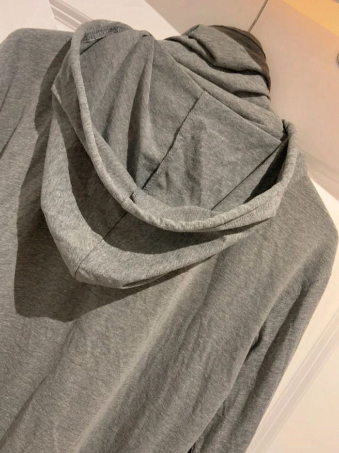 🔥 Haut manches longues gris et rouge a capuche en polyester - photo numéro 4