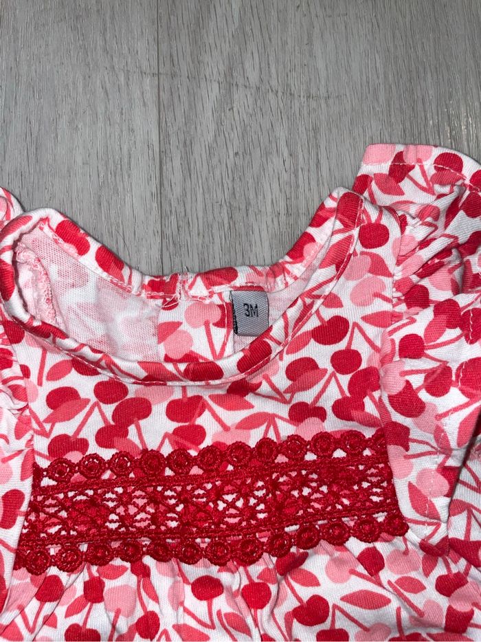 Ensemble bébé Robe cerise rouge Okaïdi, 3 mois - Comme neuf ! - photo numéro 3