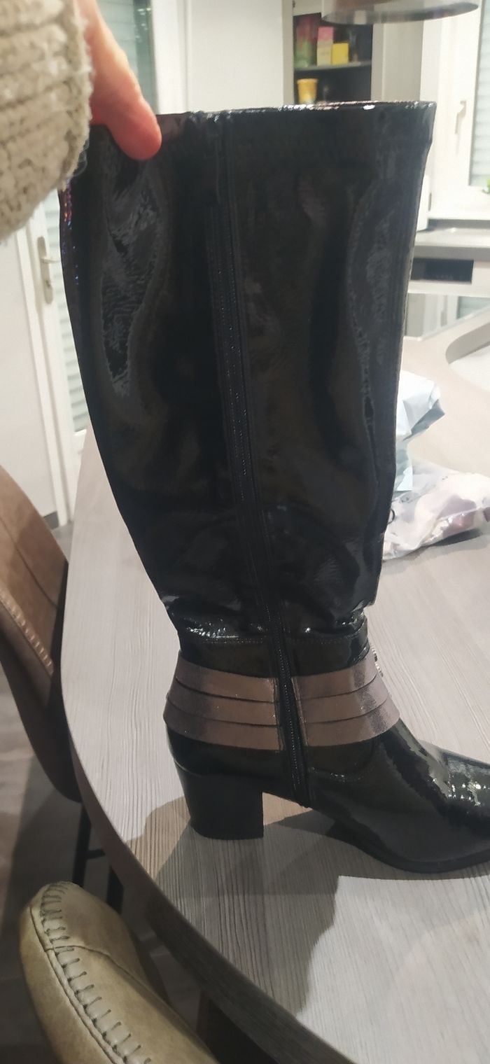 Bottes  hautes  noires vernies  p 37 - photo numéro 4