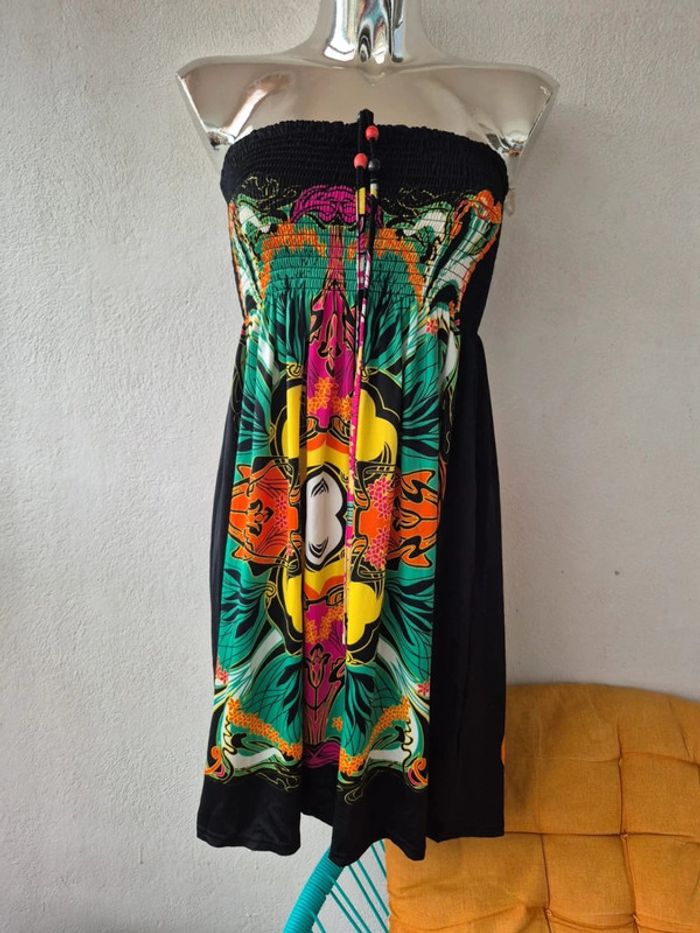 Robe sans bretelle à motif