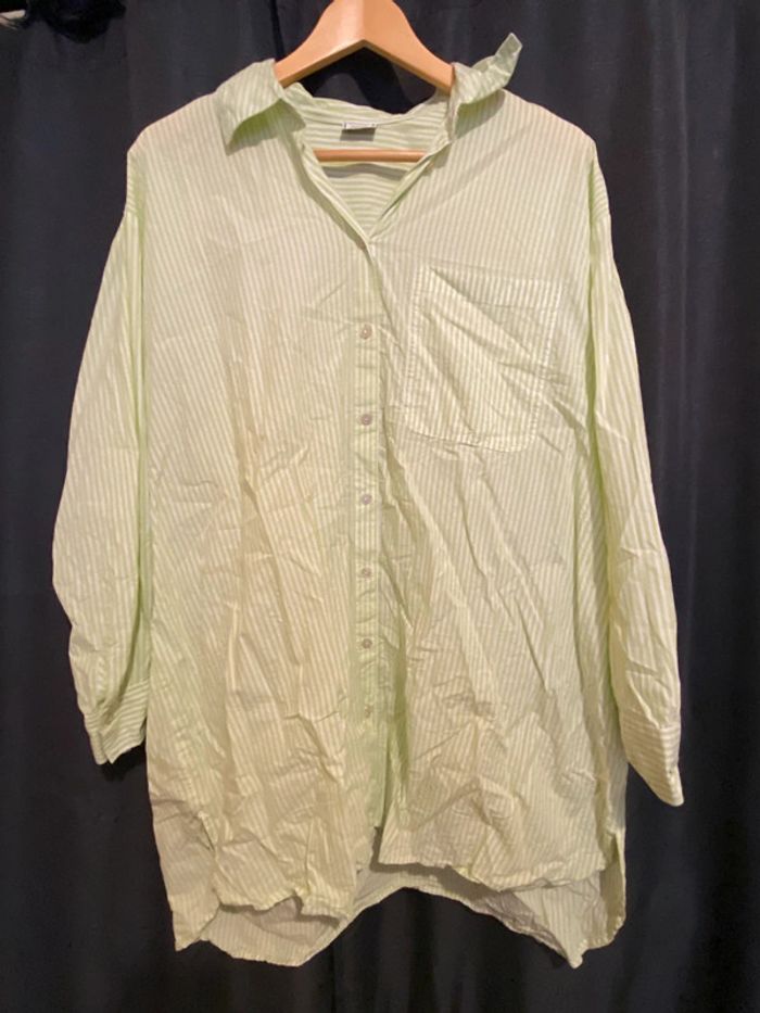 Chemise verte rayée