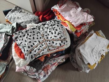 Gros lot vêtements fille taille 12 mois