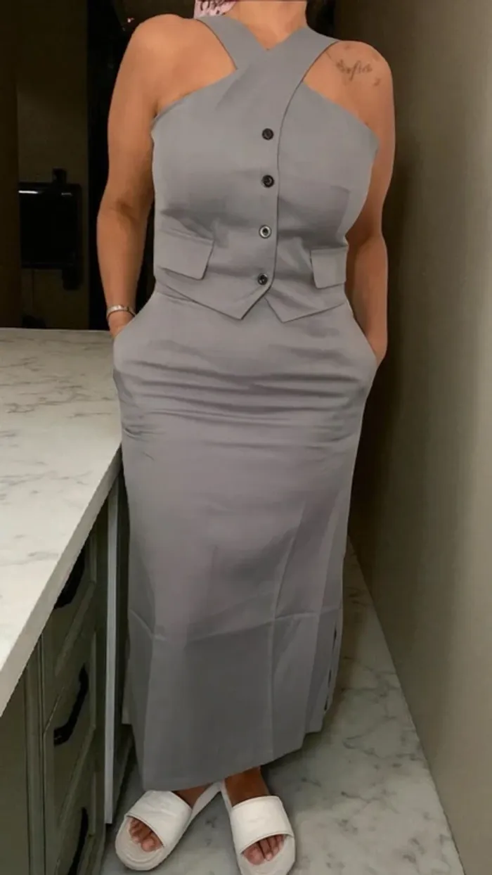Ensemble jupe longue & top croisé gris 👗 chic minimaliste / tendance été 2025