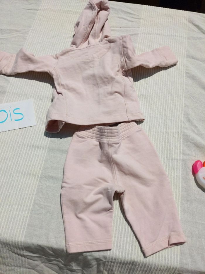 Ensemble jogging 3 mois - photo numéro 3