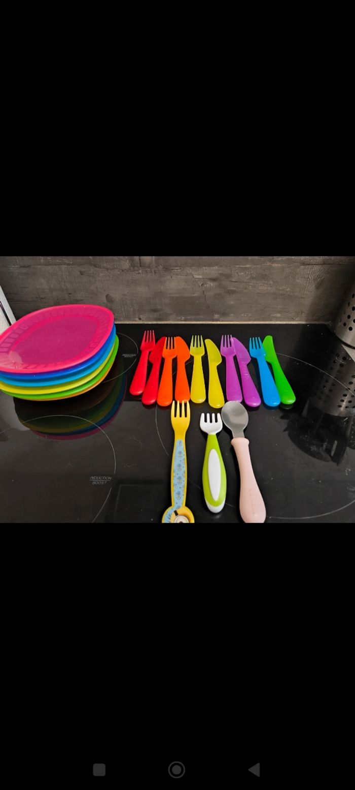 Assiettes et couverts enfants