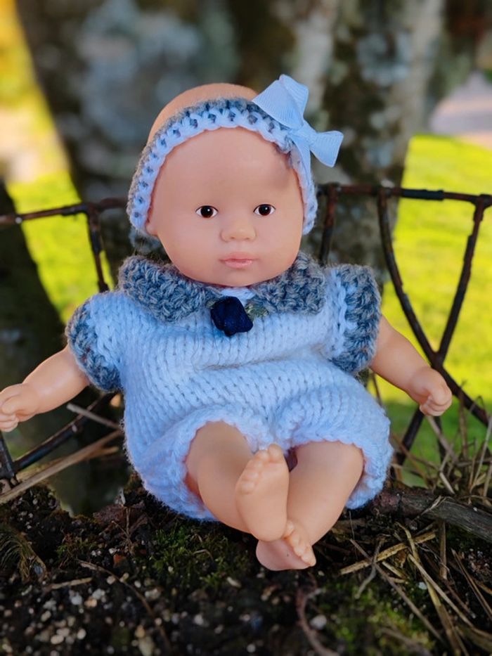 Tenue bébé - grise et blanche - pour poupon de 20cm -