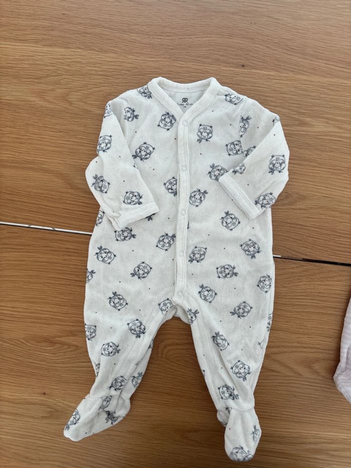 Lot 2 pyjamas 3 mois - photo numéro 2