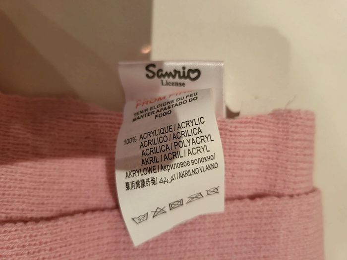 Bonnet, écharpe et gants hello kitty - photo numéro 3