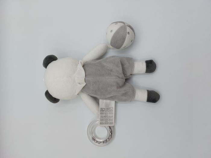 Peluche doudou ours panda blanc gris MOTS D’ENFANTS balle grelot 24 cm - photo numéro 2