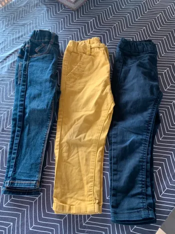 Lot 1 jeans et 2 pantalons Kiabi 24mois