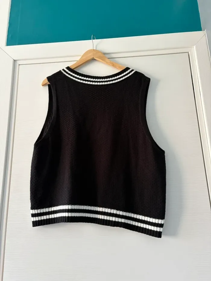 🔹 Pull sans manches noir à rayures blanches – SHEIN 🔹 - photo numéro 3