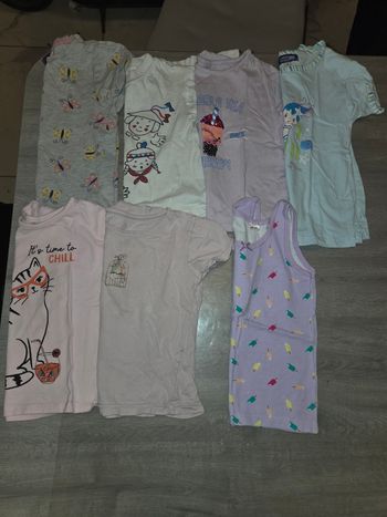 Lot 7 t-shirts sans marque 4ans
