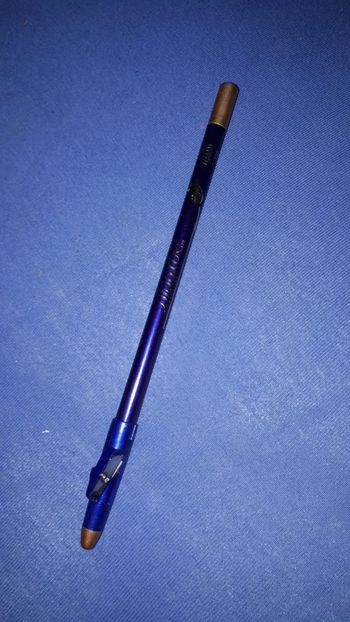Crayon eyes liner bleu avec taille crayon