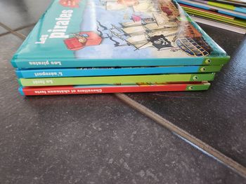 Lot de 4 livres enfants :