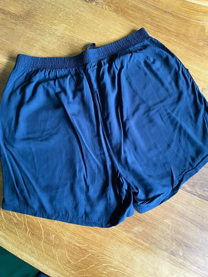 Short noir fluide taille 44 - photo numéro 7