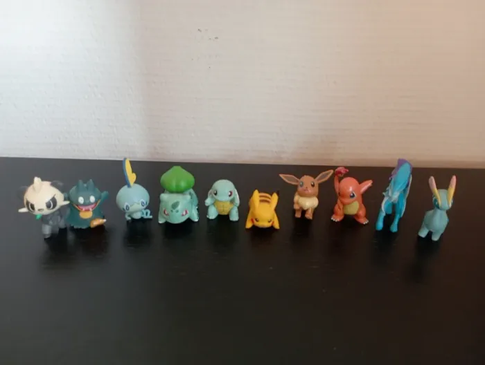 Lot de figurines pokemon - photo numéro 2