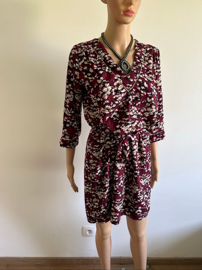 Robe bordeaux et fleurie LolaLiza taille 34 jamais portée - photo numéro 2