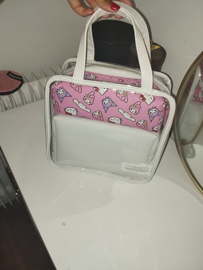 Trousses Hello Kitty Primark - photo numéro 2