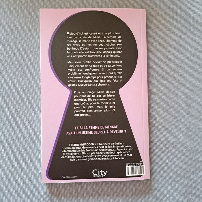 La femme de ménage se marie - photo numéro 2