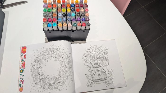 Aqua marker + livre coloriage thérapie - photo numéro 4