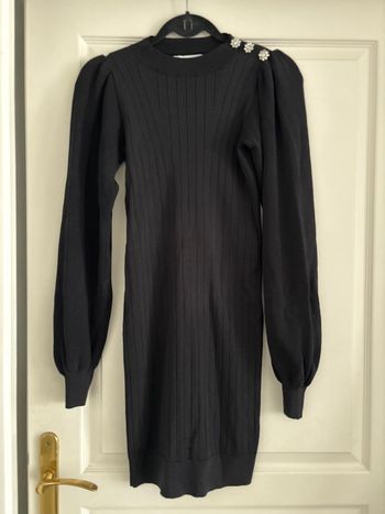 Robe moulante Mango détail boutons strass