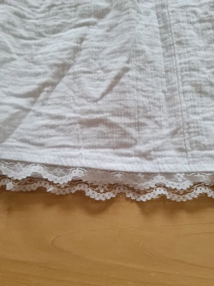Robe blanche avec dentelle 24 mois - photo numéro 2