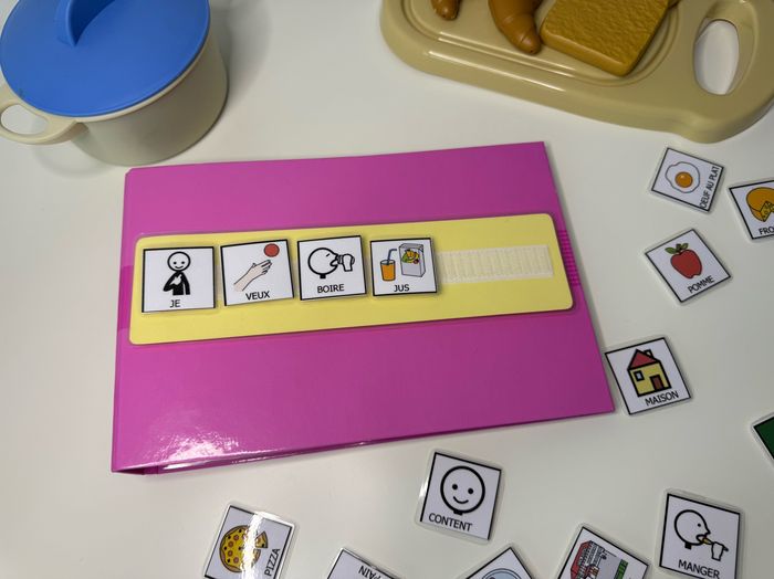 Classeur de communication avec pictogramme. (Pecs, makaton)