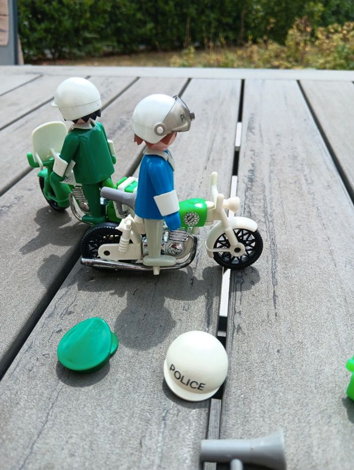 Lot de 2 playmobils policiers vintage - photo numéro 9
