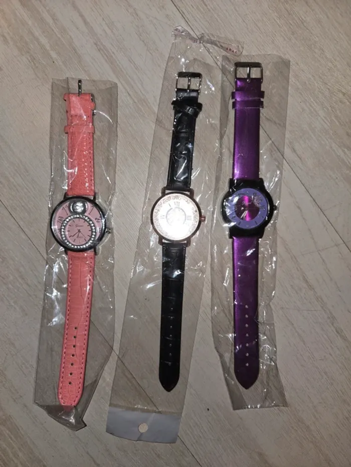 Lot de 3 montres neuves