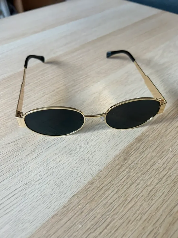 Lunette de soleil dorée en excellent état - photo numéro 3