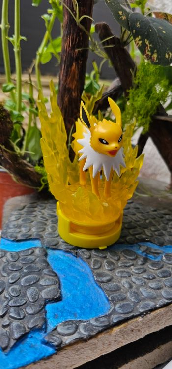 Super figurine Pokemon Nintendo voltali