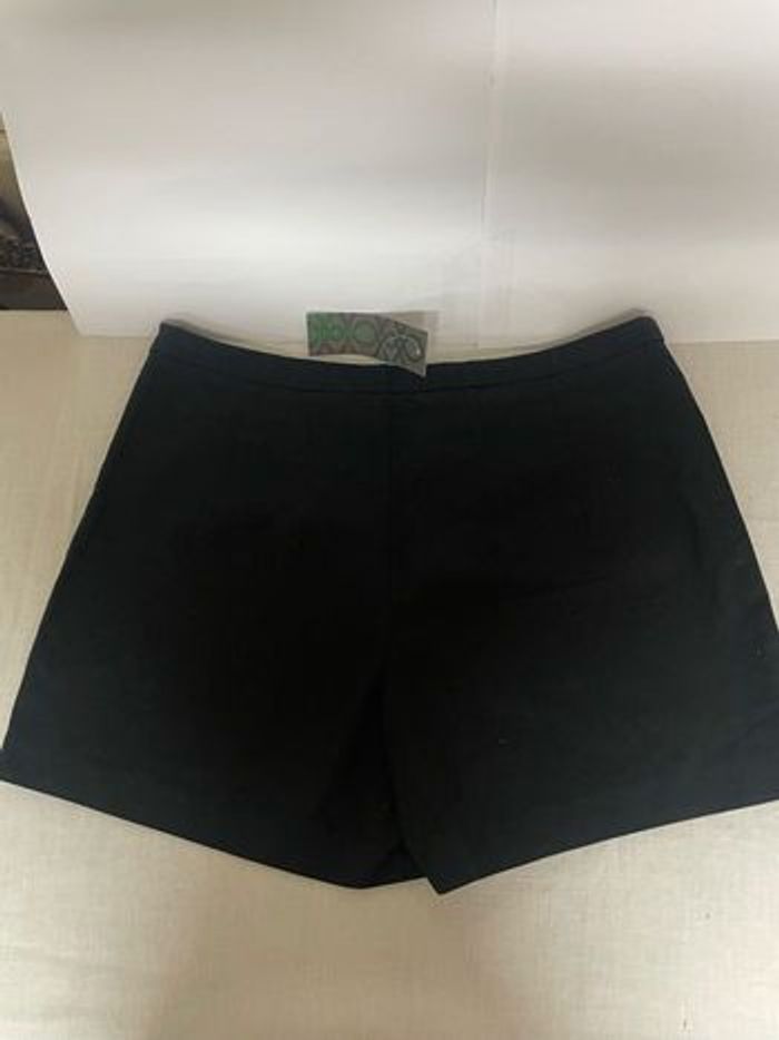 Short neuf BENETTON - photo numéro 2