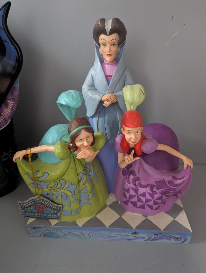 Lady tremaine et ses deux filles - photo numéro 2