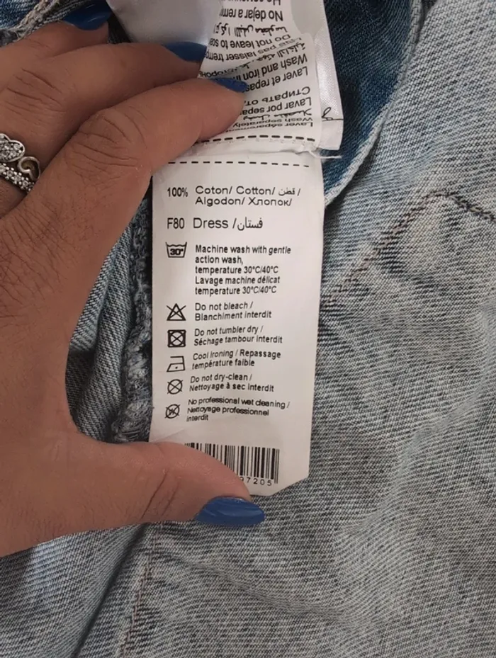 Robe en jean salopette - photo numéro 4