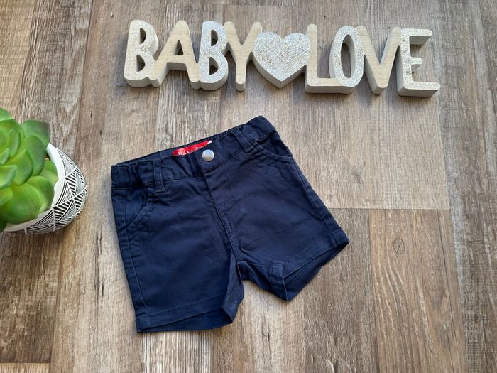 - Short Tissaia        - 3 mois - Très bon état