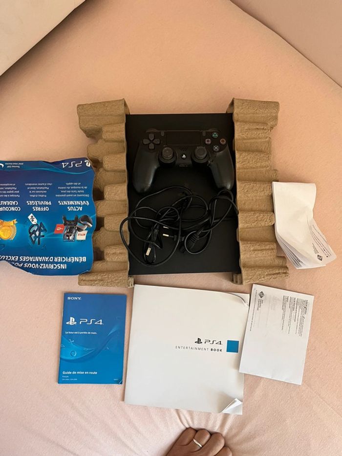 Console PS4 Slim 500 Go + Manette Officielle + Câbles + Boîte & Livrets - photo numéro 5