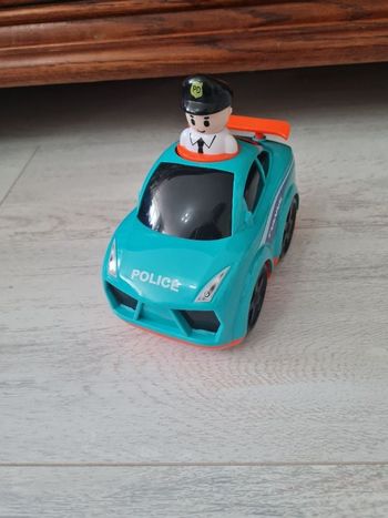 Véhicule Police 1er âge comme neuf