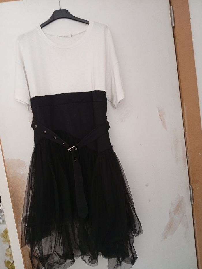 Pantalons et robe et un pulls - photo numéro 9
