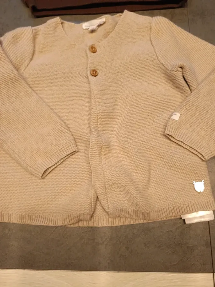 Vends pull et Gillet épais bébé garçon 12 mois. - photo numéro 4