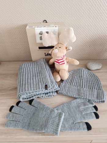 Coffret cadeau Lee écharpe bonnet et gants neuf avec étiquette