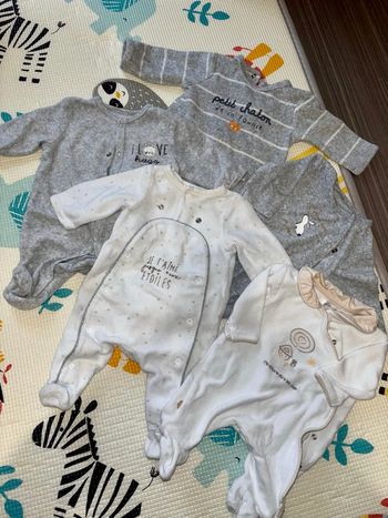Lot pyjamas 1 mois