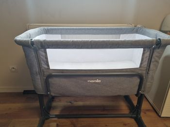 Lit cododo dodi de nania + 8 draps + 3 alèses et un plan incliné