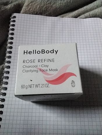 Masque  nettoyant visage  purifiant  peau mixte  à grasse  charbon  noire et blanche  niacinamide nettoie les pores en profondeur  et aide