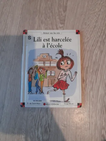 Lilith est harceler à l'école