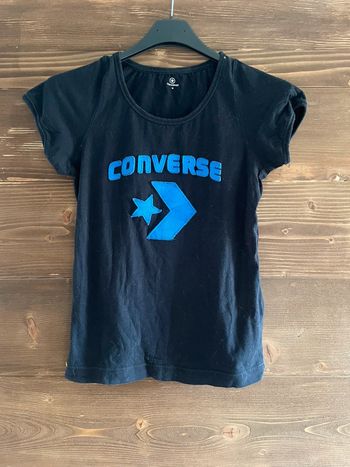 Tee shirt noir et bleu converse