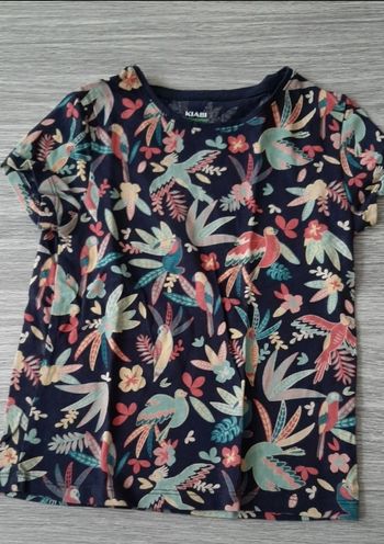 a vendre t shirt kiabi.porte 2x.taille 6ans.