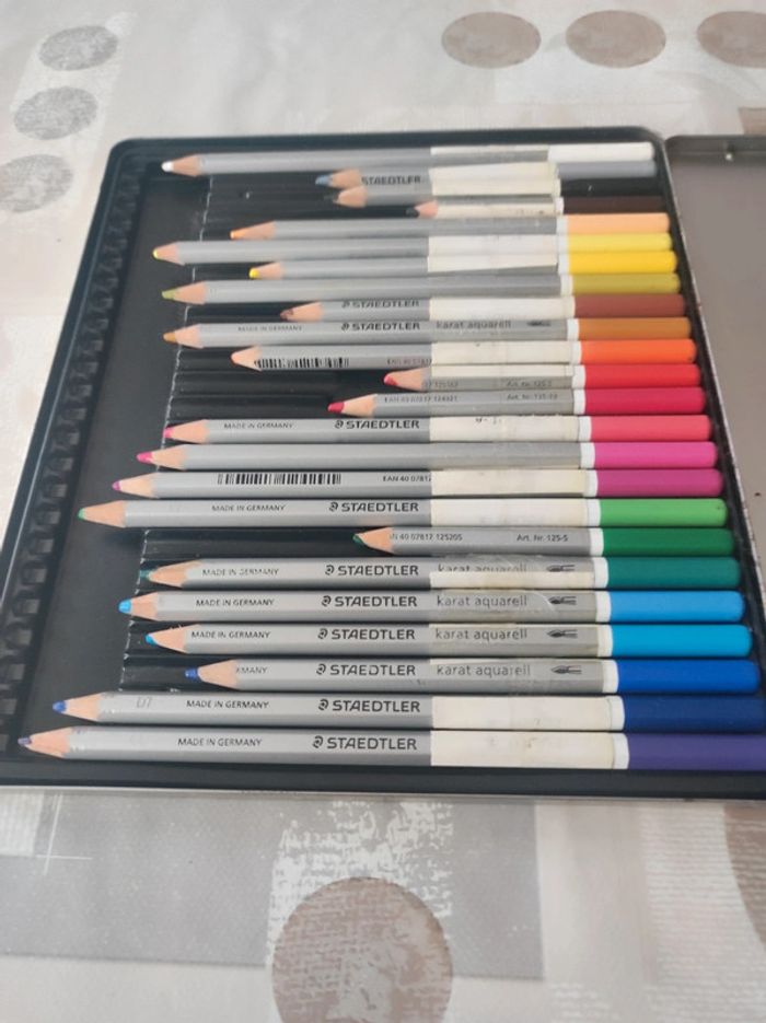 24 crayons de couleurs aquarellables - photo numéro 3